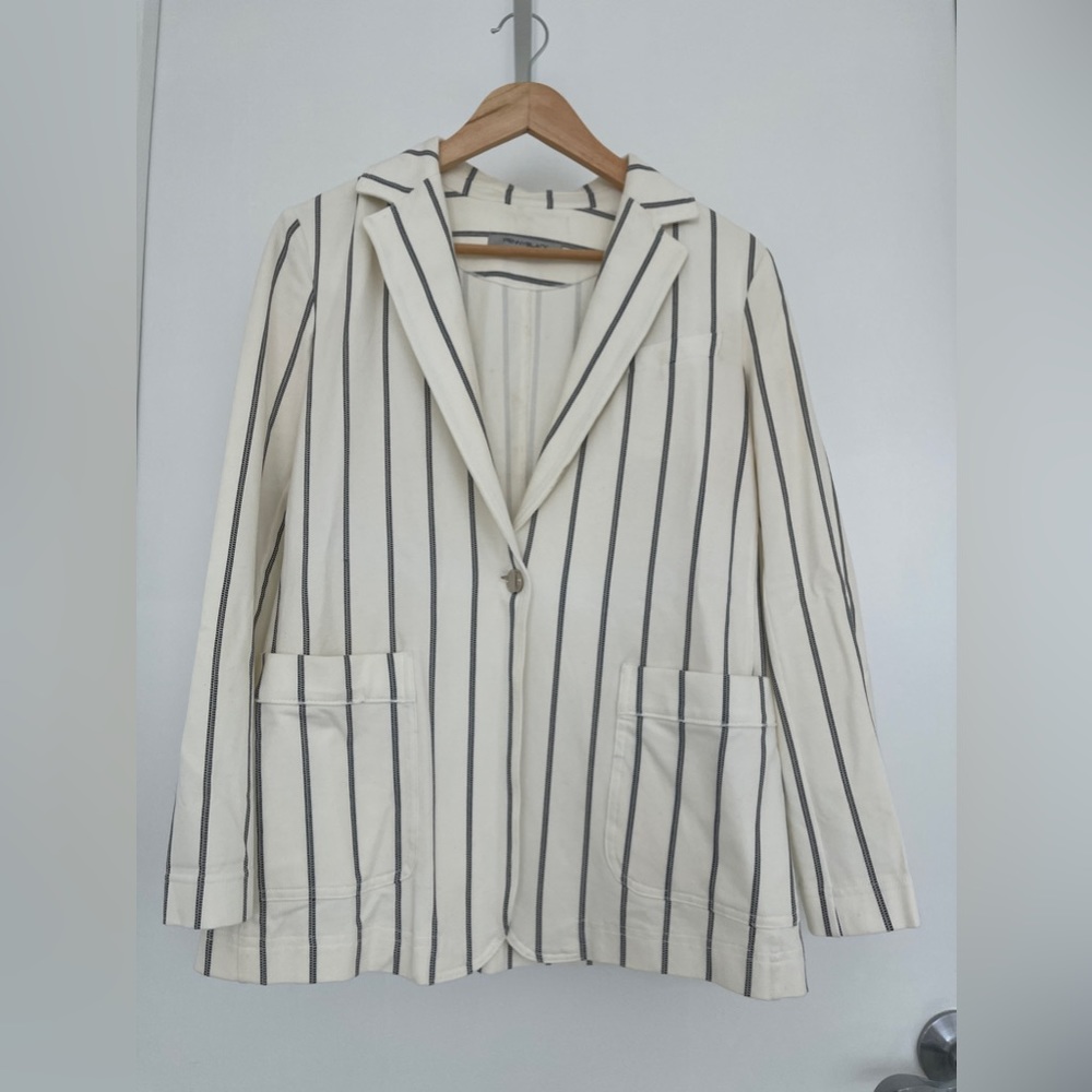 Penny Black (Max Mara group) mint jacket. Never wore. Gold buttons